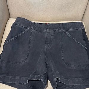 Spanx Women Stretch Twill Shorts 4”